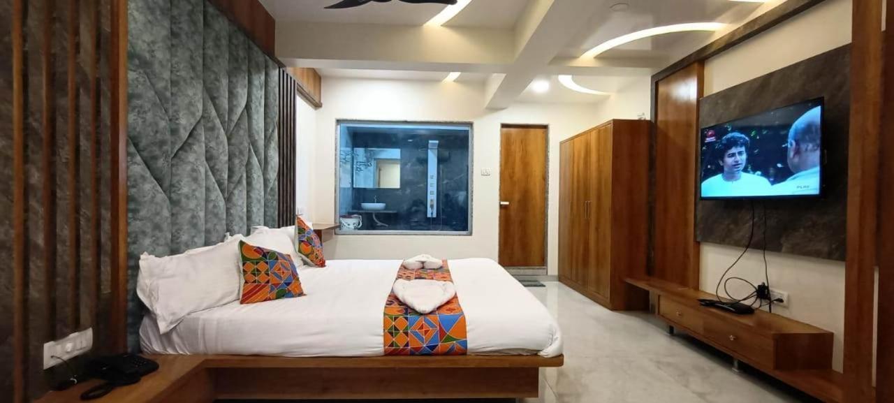 Hotel Adiraj Residency Navi Mumbai Exterior foto