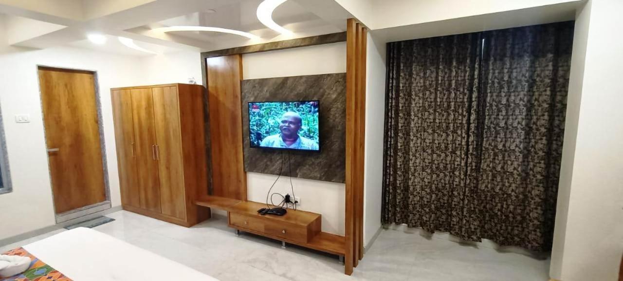 Hotel Adiraj Residency Navi Mumbai Exterior foto